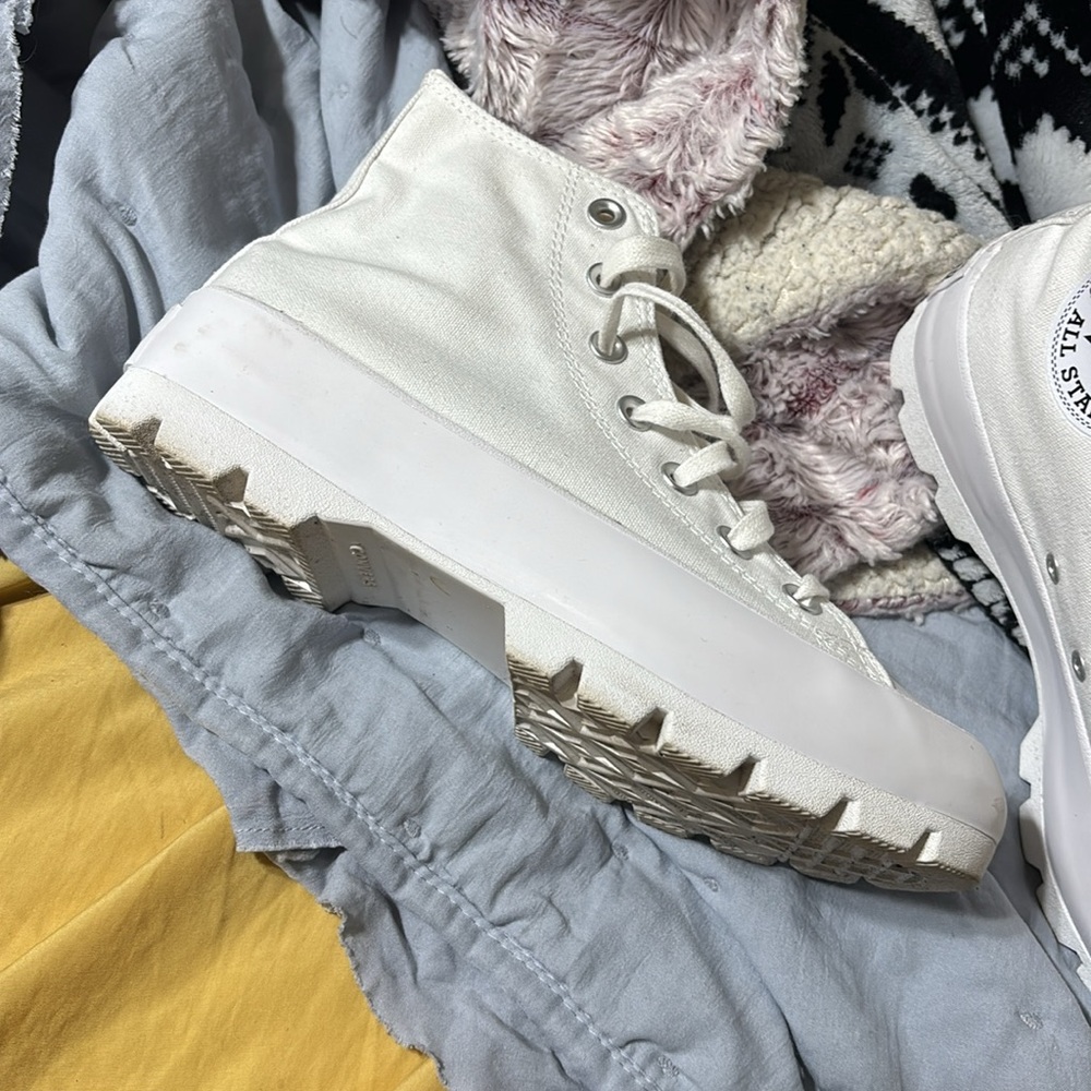 Converse - Picture 2 of 5